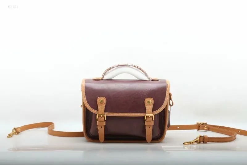 Imported Cowhide Vegetable Tanned Japanese and Korean Version of The Classic Trend Characteristics Postman Bag Street Cool Fashion Woman Bag (F01151)